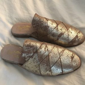 Seychelle’s slipper flats / mules